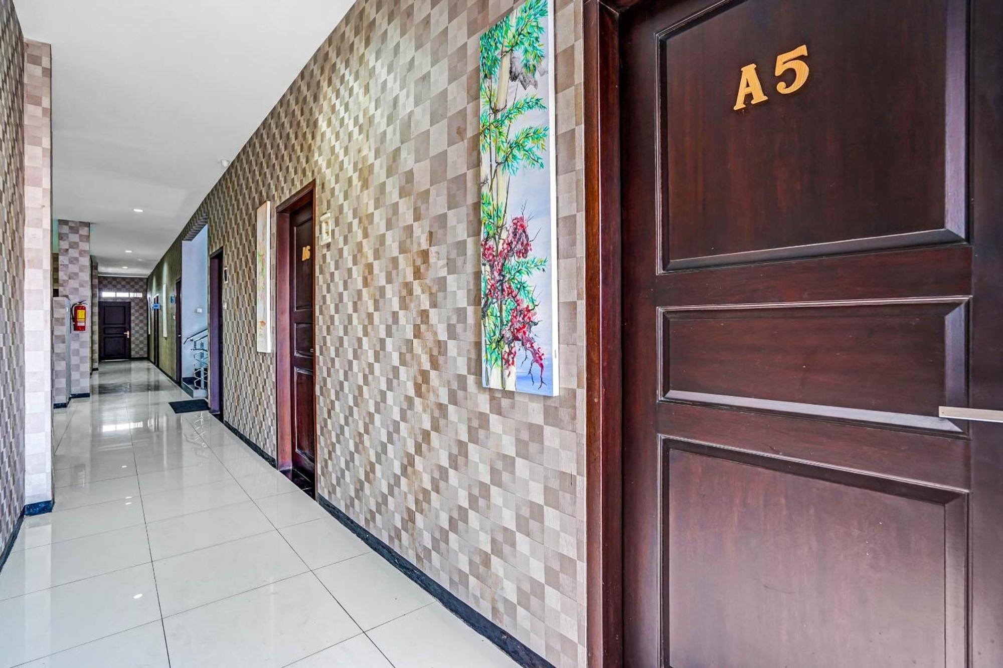 Oyo 90889 Dkb Residence Surabaya Exterior photo